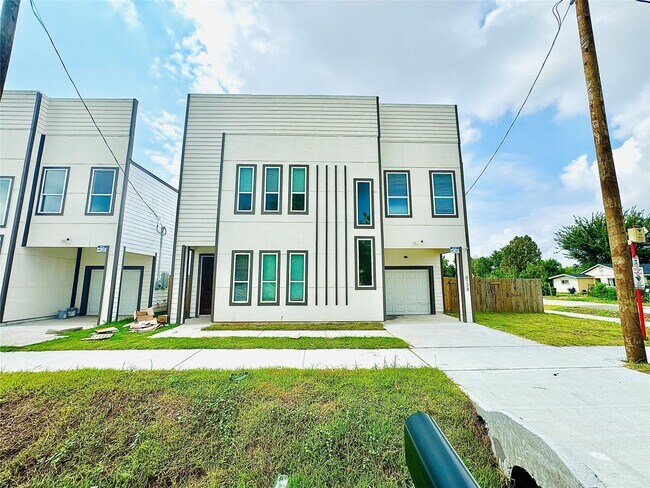Building Photo - 8132 Penrod St