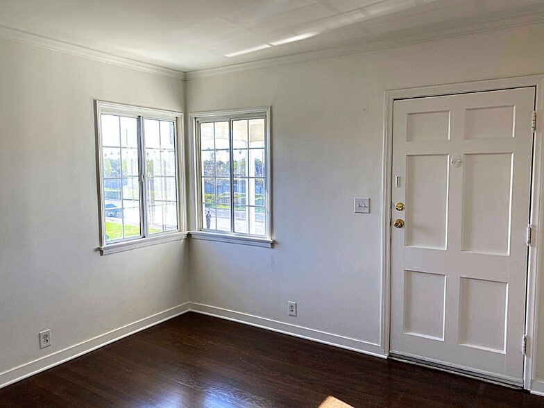 Building Photo - 4403 1/2 W Exposition Blvd