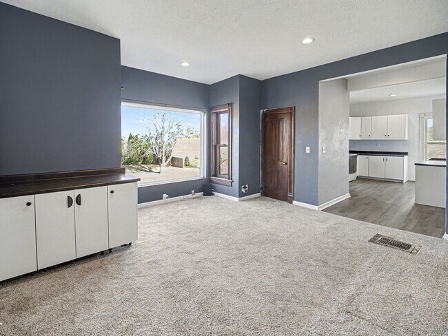 Building Photo - 6801 Lexington Ave