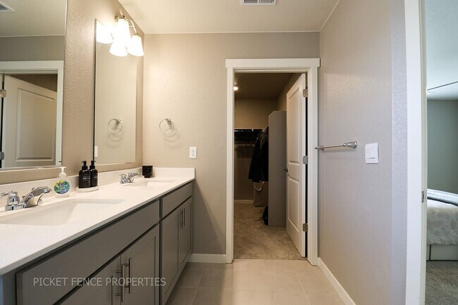 Building Photo - Beautiful New Home in West Greeley!