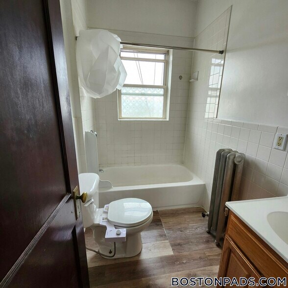 Building Photo - 163 Summer St