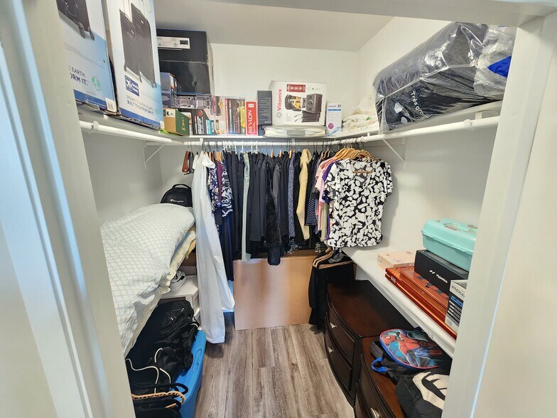 Building Photo - 13941 Sherman Way