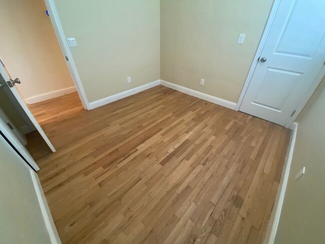 Building Photo - Beautiful Home for rent in Tulare, Ca