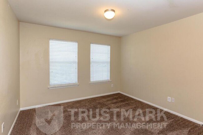 Building Photo - 212 Crowfoot Dr