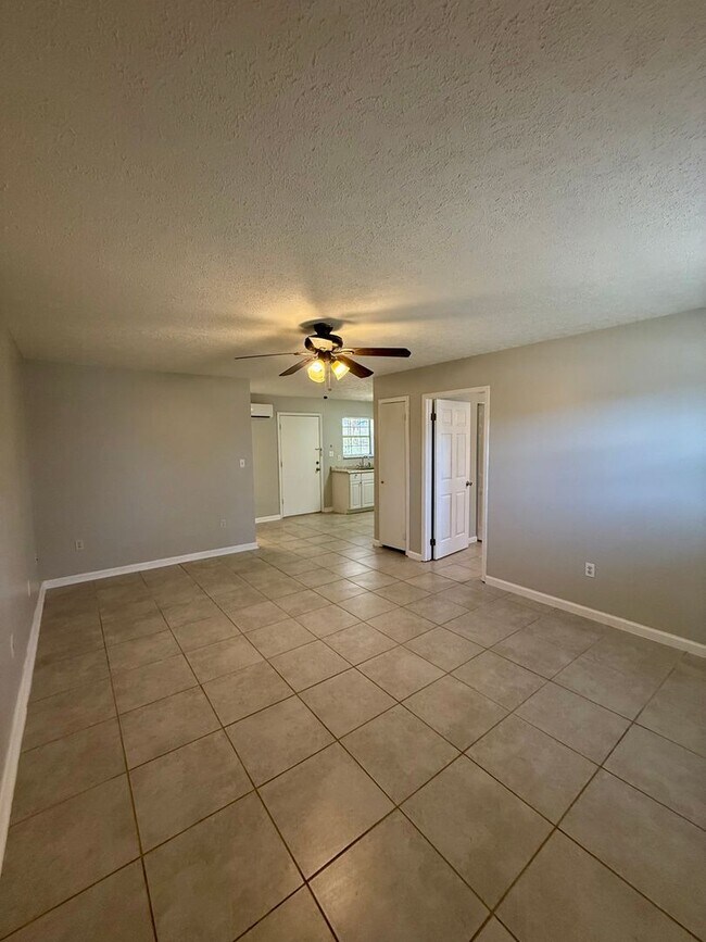 Building Photo - Maryville 37803 - Available September 1st! Charming 1-bedroom, 1-bath Duplex for rent in Blount C...