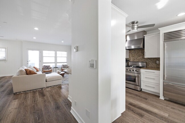 Building Photo - 231 Aviation Pl