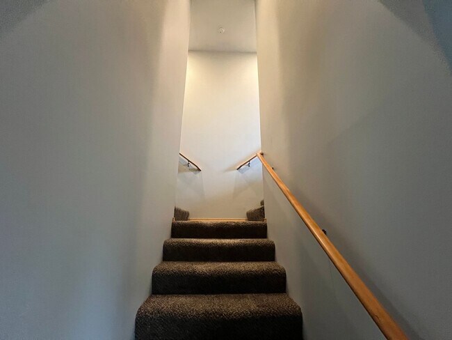 Building Photo - 747-747 SE Tampa St