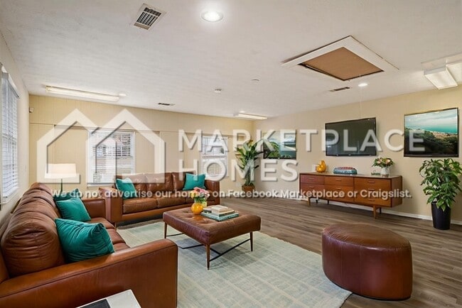 Building Photo - 2105 Pinewood Dr