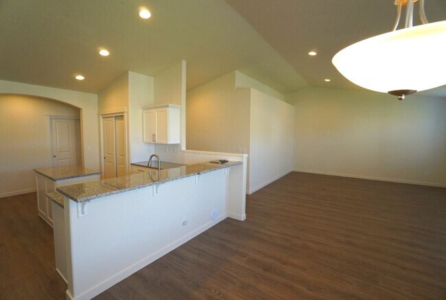 Building Photo - 3551 N Tansy Pl