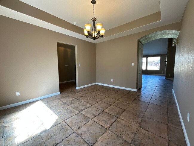 Building Photo - Spacious Four Bedroom Home in Figarden Loo...