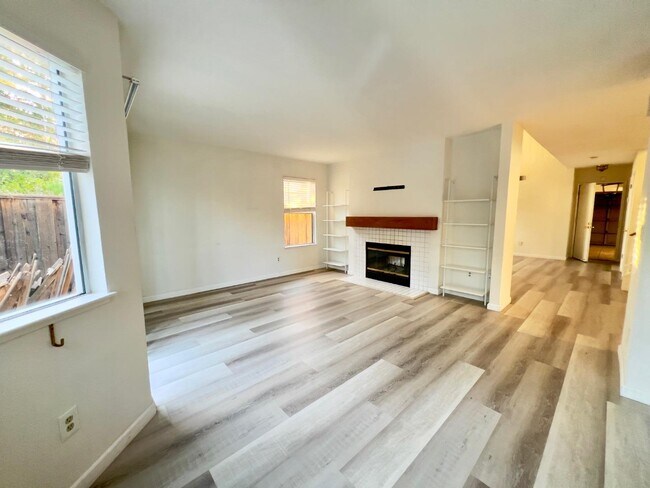 Building Photo - 479 Tioga Ct