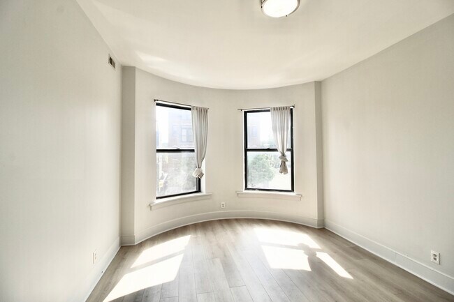 Building Photo - 3720 S Indiana Ave