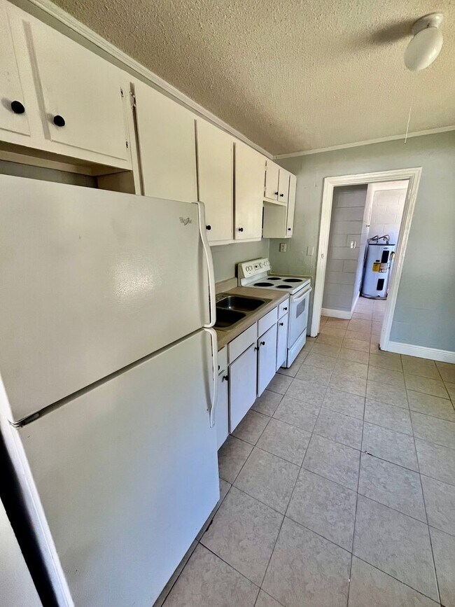 Building Photo - 516 Lowell St