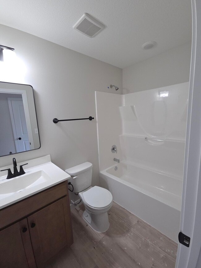 Building Photo - 3960 Clydesdale Dr