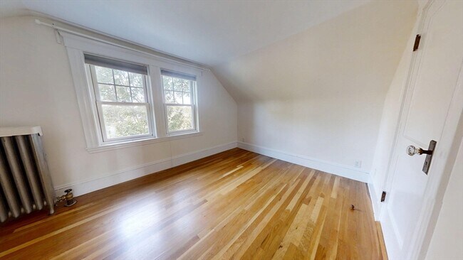 Building Photo - 113 Cushing Ave