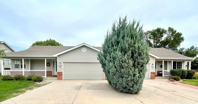 Building Photo - 201 Manor Ct