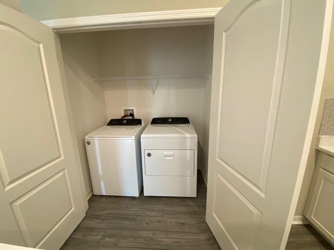 Building Photo - 1638 Merriment Way