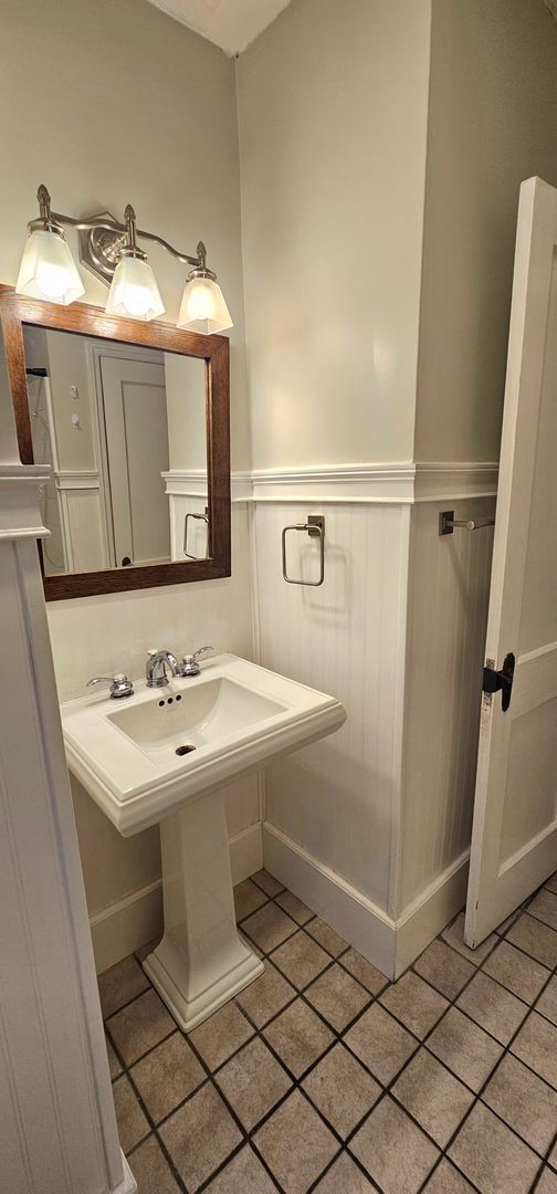 Building Photo - Quiet Living and Charm Meets Downtown Conway