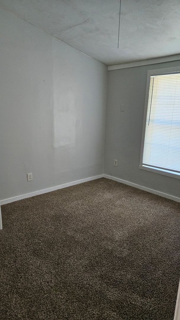 Building Photo - 2717 S Villa Dr