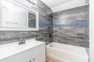 Building Photo - 1098 E 22nd Ave