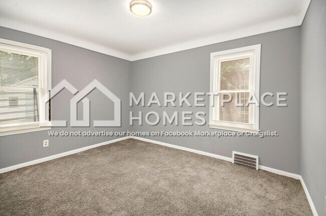 Building Photo - 16086 Carlisle Dr