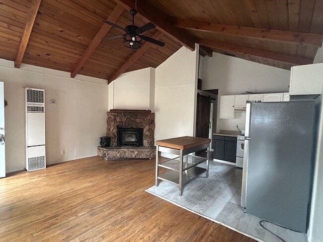 Building Photo - 275 Leonard Ln