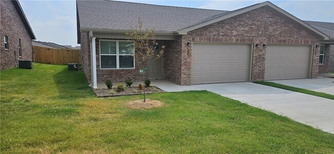 Building Photo - 6810 Toby St