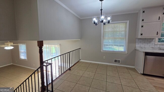 Building Photo - 715 Barnesdale Dr