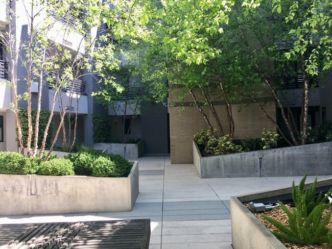 Building Photo - Chic 1BD/1BA in the Heart of Hayes Valley!...