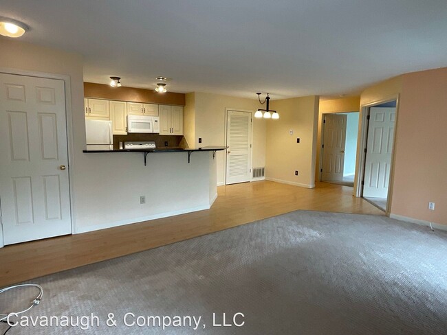 Building Photo - 2 br, 1 bath House - 15 Forest Glen  Unit #11
