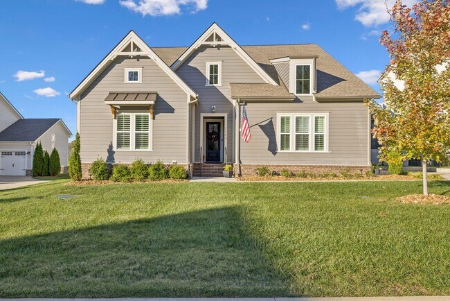 Building Photo - Luxurious living space *Fully furnished and impeccably designed*