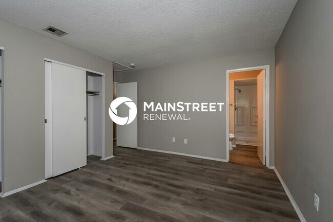 Building Photo - 3 Bedroom Pet-Friendly Home in St. Louis, MO with Main Street Renewal