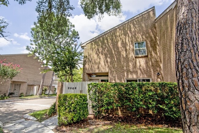 Primary Photo - 2066 Augusta Dr