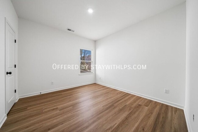 Building Photo - 1571 Court Ave