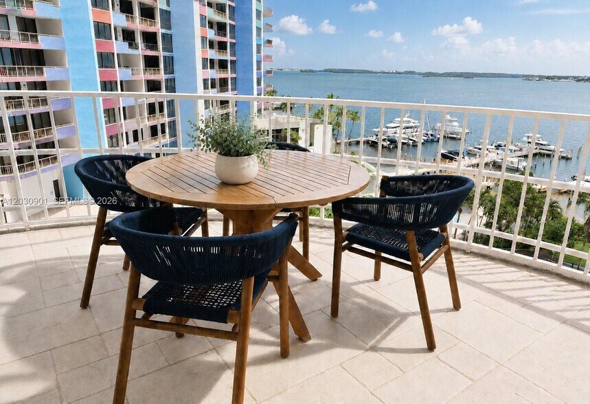 Building Photo - 1627 Brickell Ave