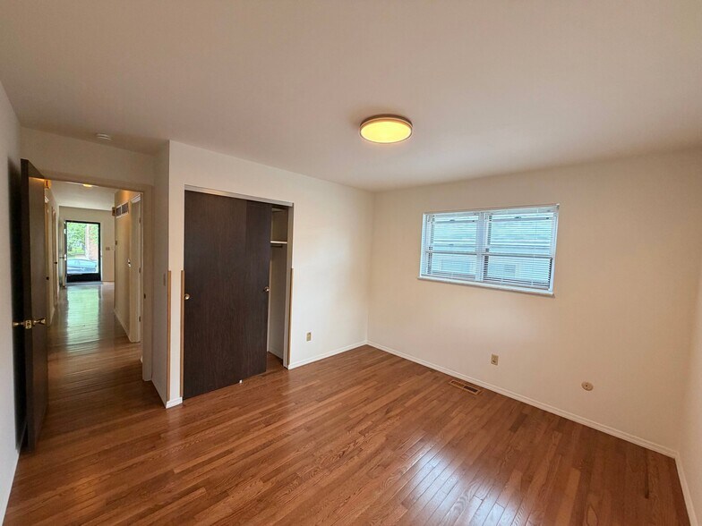 Building Photo - 5404 Quincy St