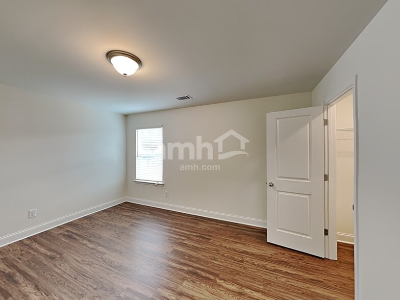 Building Photo - 15705 Thomas Rd