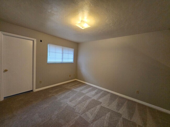 Building Photo - Rockwood Villas – 2BR/2BA Townhouse