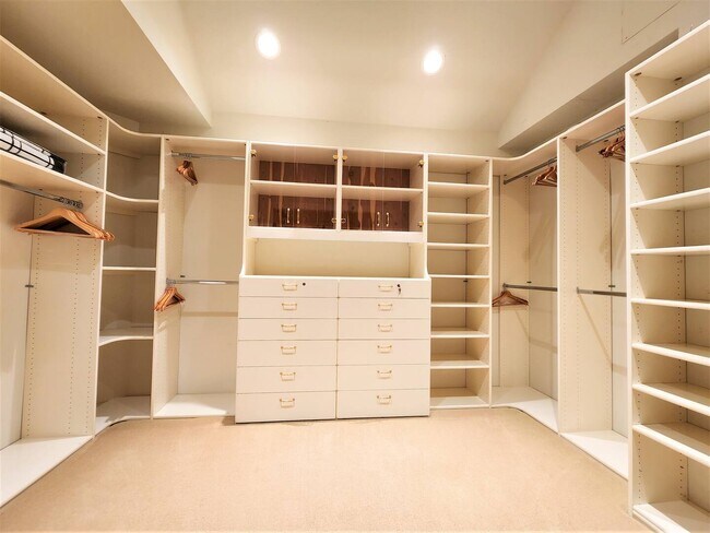 Building Photo - 25567 Willow Pond Ln