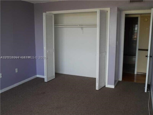 Building Photo - 13951 Kendale Lakes Dr
