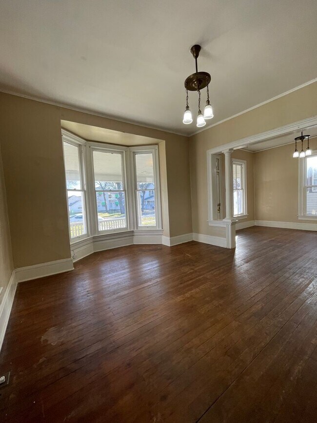 Building Photo - 1113 Constitution St