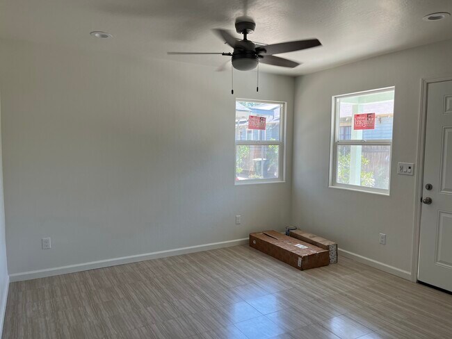 Building Photo - 2512 Sunset Ave