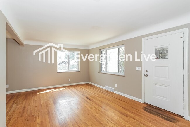 Building Photo - 2448 Banning Rd