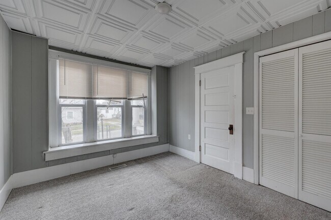 Building Photo - 310 N Jackson Ave
