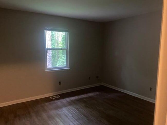 Building Photo - 943 W Chatham St