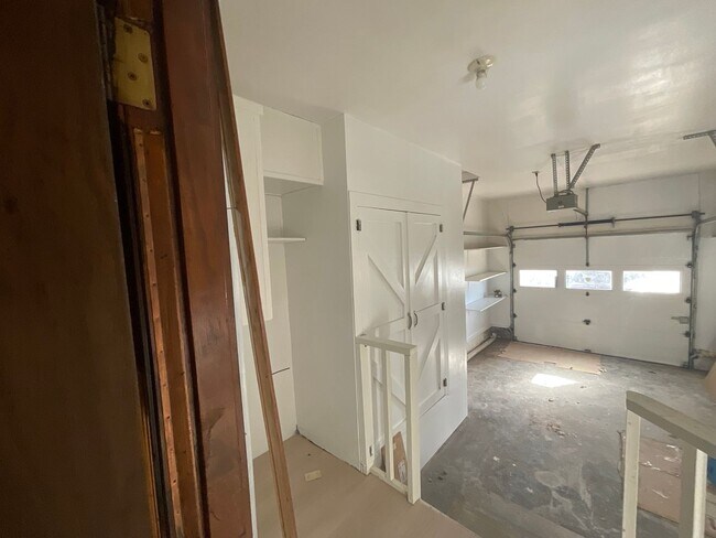 Building Photo - Spacious 3 bed, 1 1/2 bath, 1 car garage with carport