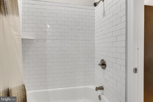 Building Photo - 2604 Frankford Ave