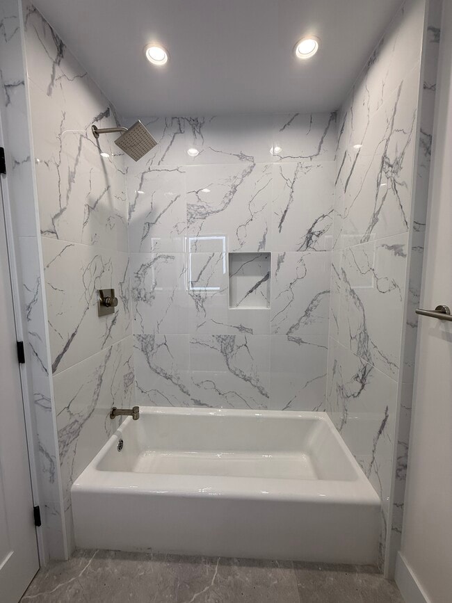 Building Photo - 129 N Vendome St