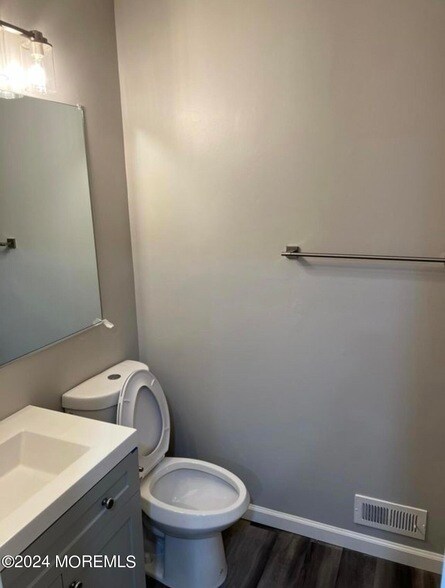 Building Photo - 254 Bromley Pl