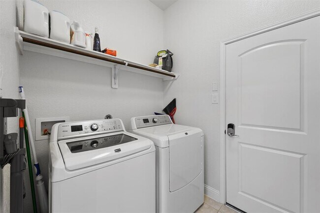 Building Photo - 6 Inland Prairie Dr